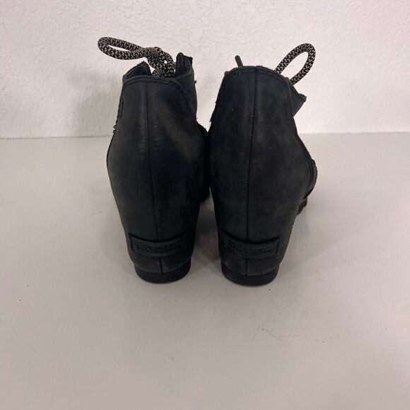 Sorel Black Leather Cutout Detail Lace Up Wedge Sandals - Picture 4 of 10